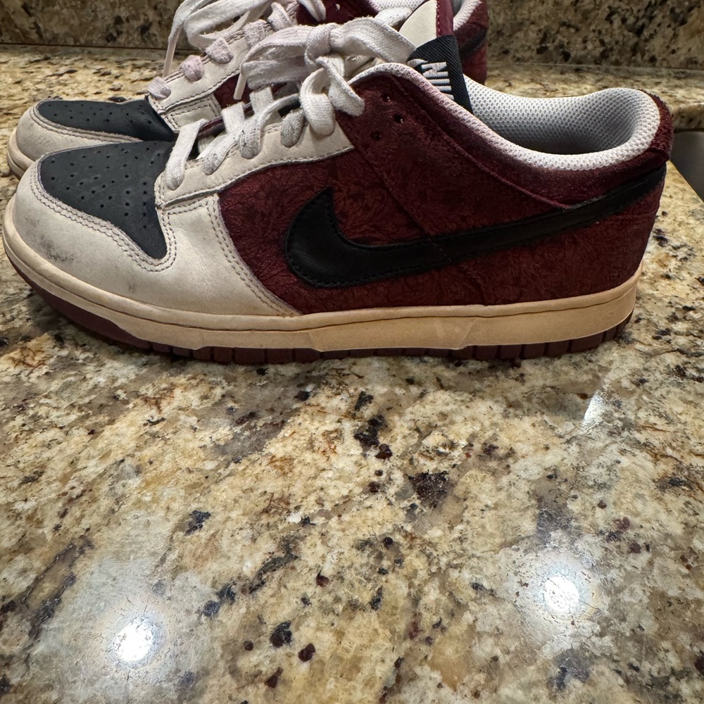 Nike Womens 7.5 RARE circa 2007 Dunk Low Estadio